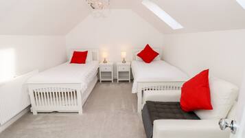 Cottage | 3 bedrooms, individually decorated, individually furnished, free WiFi