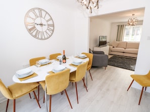 Cottage | Dining