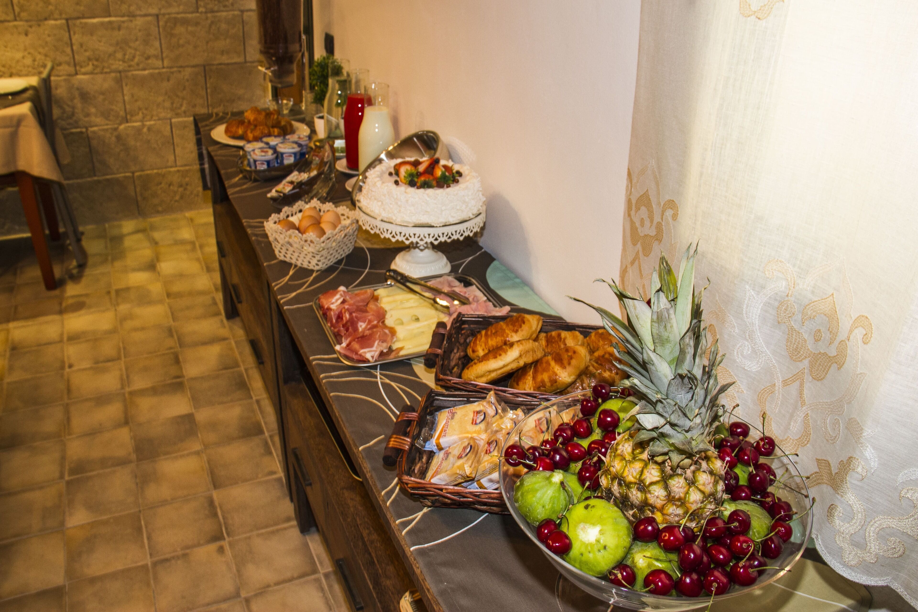 Colazione a buffet inclusa, servita tutte le mattine 