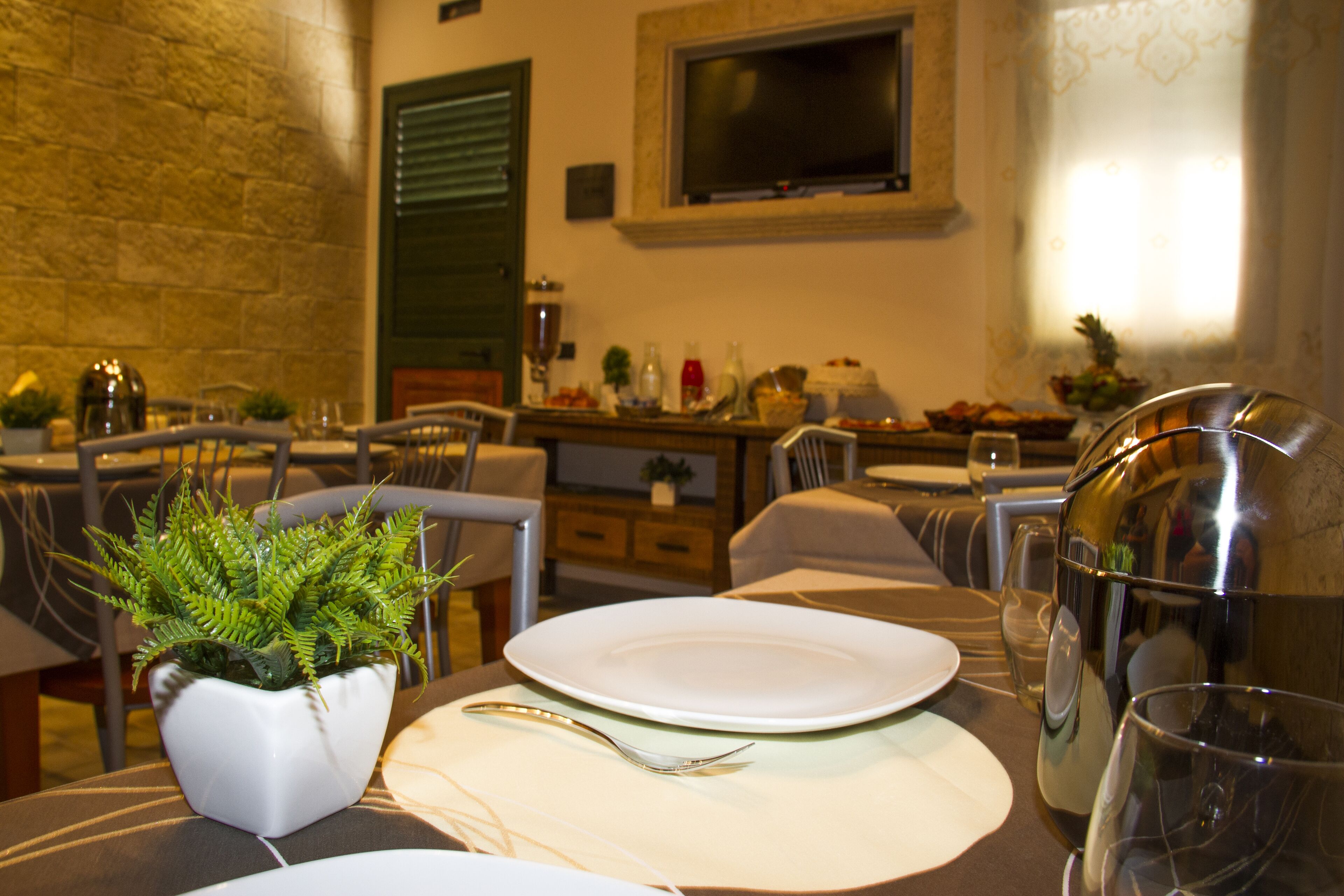 朝食 (ビュッフェ)、毎日提供 (無料)