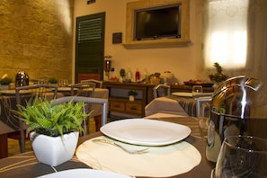 Tägliches inbegriffenes Frühstücksbuffet