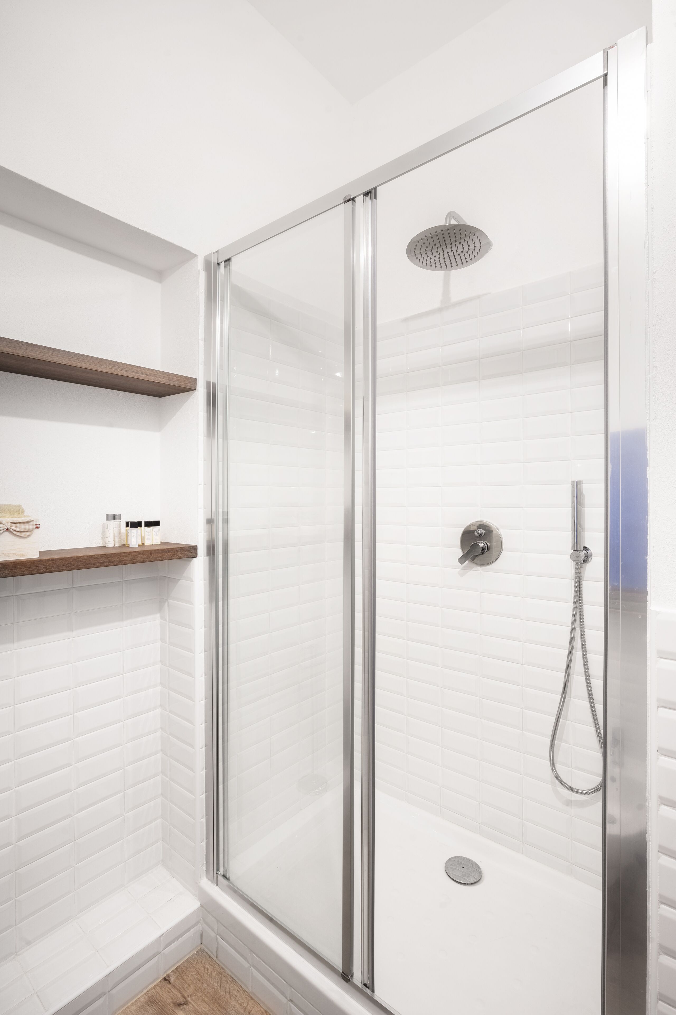 Apartment, 1 Bedroom | Bathroom | Shower, bidet, towels, soap