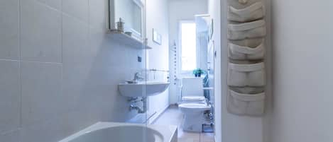 Appartement, 1 chambre, balcon | Salle de bain
