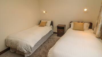 Cottage | 4 bedrooms, individually decorated, individually furnished, free WiFi