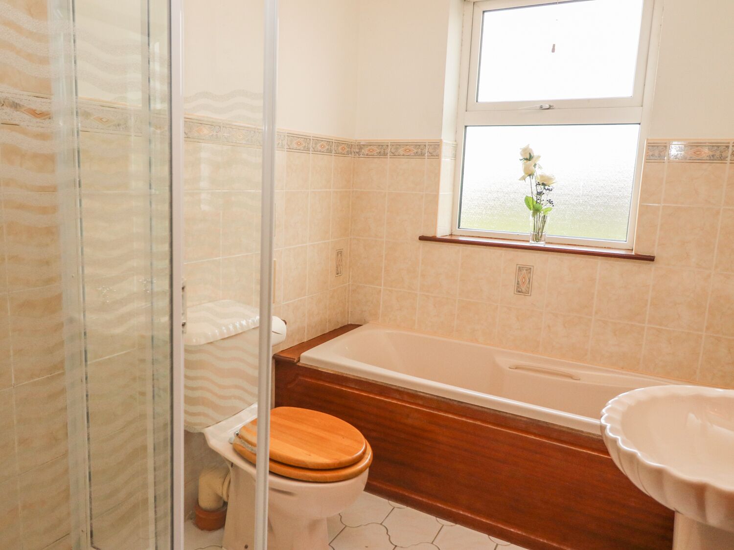 Cottage | Badkamer | Een douche