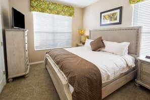 Huis (7 Bedrooms, 6 Bathrooms) | 7 slaapkamers, individueel gedecoreerd, individueel gemeubileerd