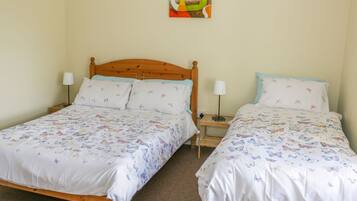 Cottage | 3 bedrooms, individually decorated, individually furnished, free WiFi