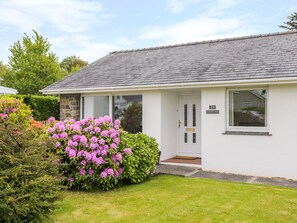 Cottage | Front of property - Garreg Wen (Criccieth)