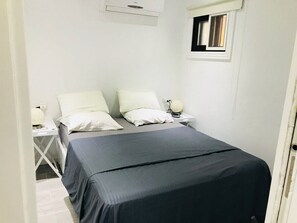 1 slaapkamer, een strijkplank/strijkijzer, gratis wifi, beddengoed