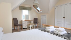 A bedroom with a bed, a desk, two chairs, a wardrobe, and a skylight. - 6 Chichester Court (Kingsbridge)