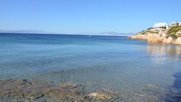 Beach nearby, white sand, beach bar