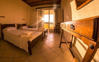 Desk, laptop workspace, soundproofing, free WiFi