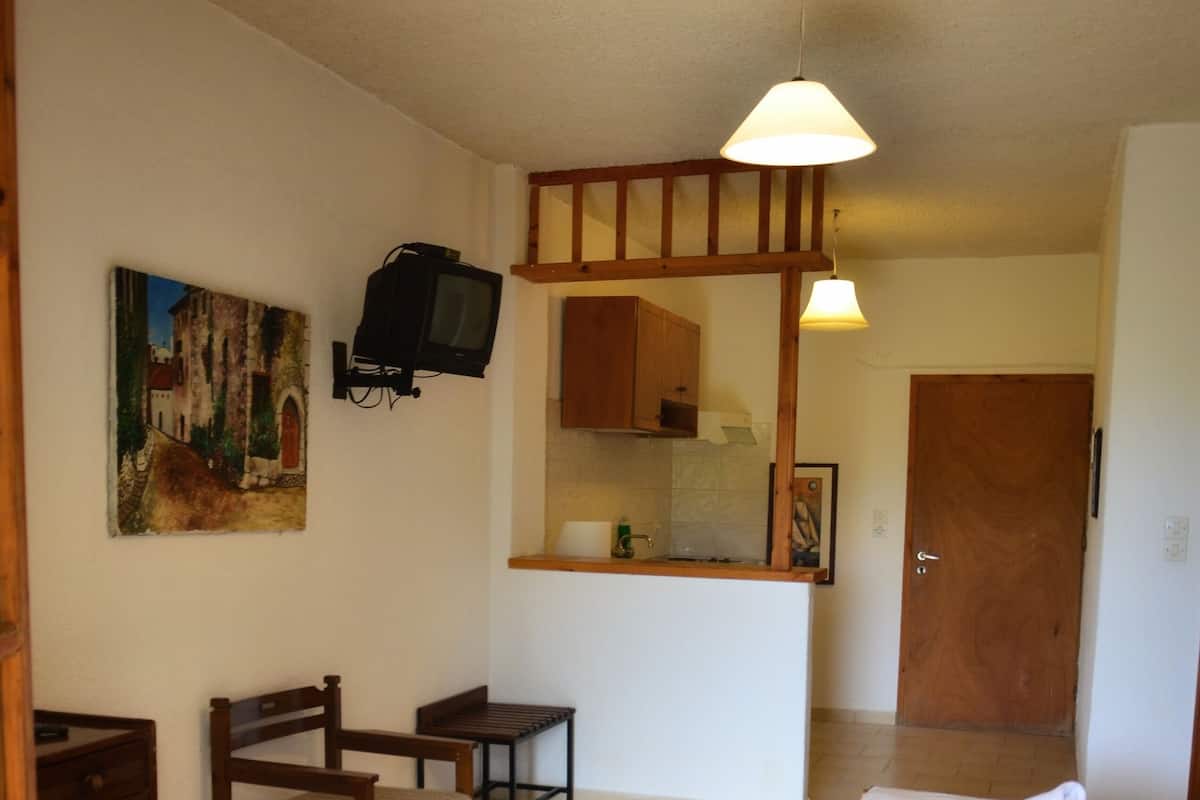 1 slaapkamer, een bureau, een laptopwerkplek, geluiddichte muren