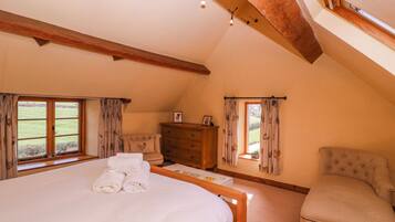 3 bedrooms, individually decorated, individually furnished, free WiFi