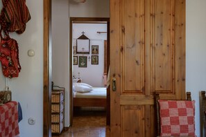 2 bedrooms, iron/ironing board, travel cot, free WiFi