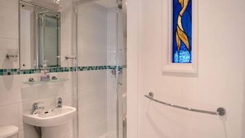 Cottage | Bathroom | Shower