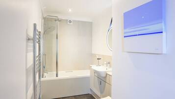 Cottage | Bathroom | Shower