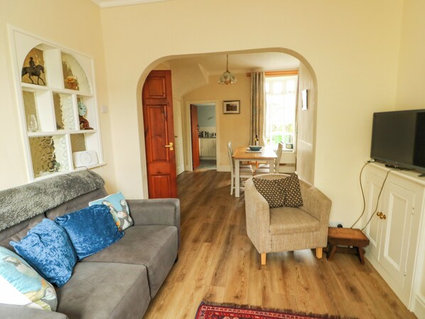 Cottage | Living area - 1 Castle Row (Beaumaris)