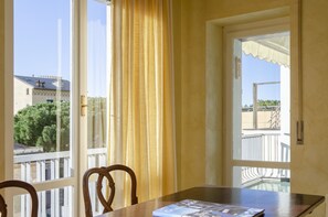 Living area - JOIVY Light Flat for 5 in the Heart of Bogliasco (Bogliasco)