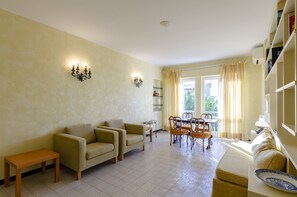 Living area - JOIVY Light Flat for 5 in the Heart of Bogliasco (Bogliasco)