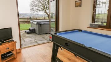 Cottage | 4 bedrooms, individually decorated, individually furnished, free WiFi