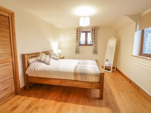 Cottage | 4 bedrooms, individually decorated, individually furnished, free WiFi