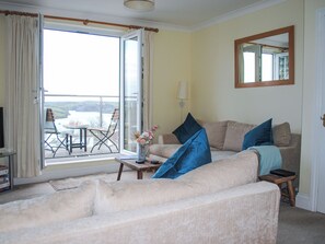 Cottage | Living area - 4 Lyndhurst (Salcombe)