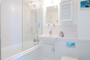 Cottage | Bathroom