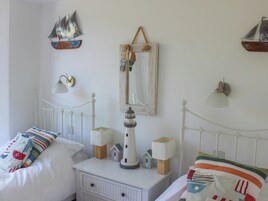 2 habitaciones, decoración personalizada y muebles diferentes 