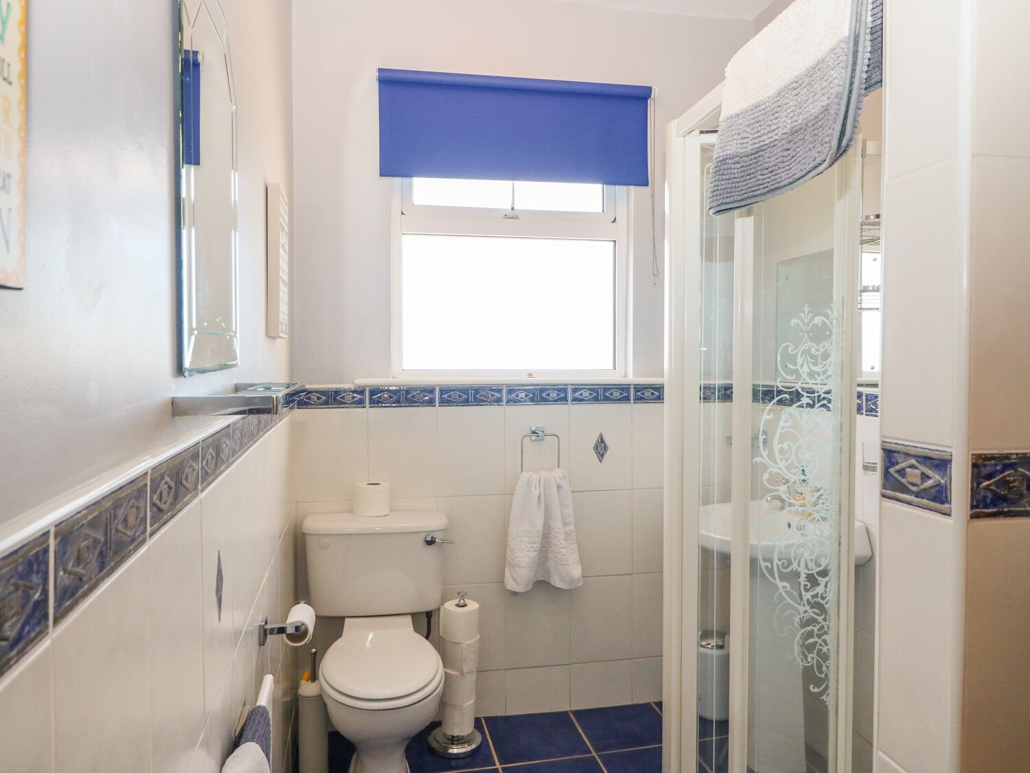 Cottage | Badkamer | Een douche