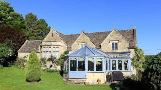 A large stone house with a conservatory in front. - The Malt House (Burford)