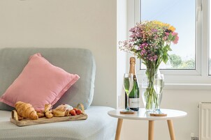 2 habitaciones, decoración personalizada y muebles diferentes 