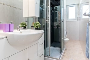Bathroom - JOIVY Milano Fiera Cozy & Elegant Apartment (Milan)
