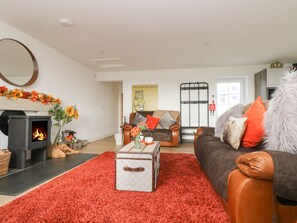 Living room - Bear Cottage (Truro)