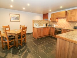 村舍 | 私人厨房 | 炉灶、洗碗机、厨具/餐具