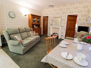 Cottage | Dining