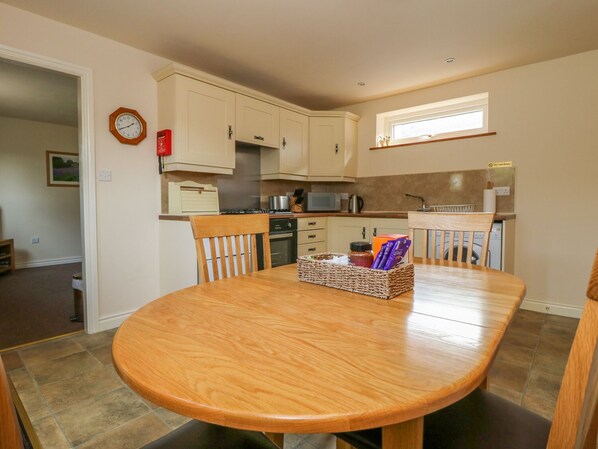 Cottage | Dining