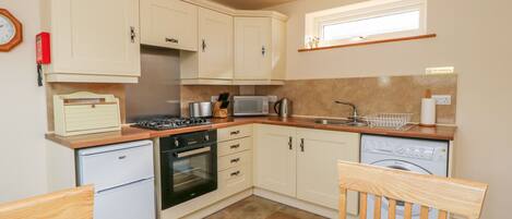 Cottage | Private kitchen | Cookware/dishes/utensils