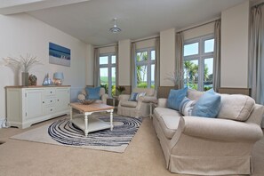 Cottage | Living area - 4 The Salcombe (Salcombe)