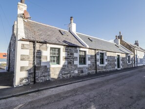 Cottage | Exterior - 83 Seatown (Buckie)