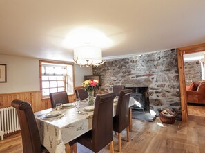 Cottage | Dining - 83 Seatown (Buckie)