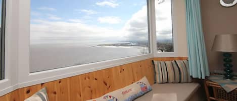 Cottage, Sea View | Living area | 28-inch Smart TV with satellite channels, TV