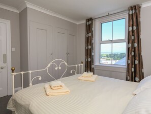 4 bedrooms, individually decorated, individually furnished, free WiFi