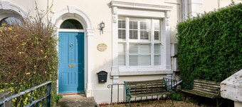 2 North Crest House