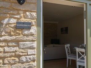 Dining - Saddlebacks Barn (Witney)