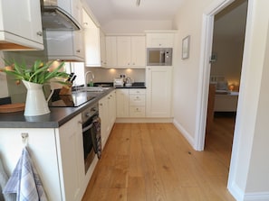 Cottage | Cucina privata | Frigorifero, microonde, forno, lavastoviglie