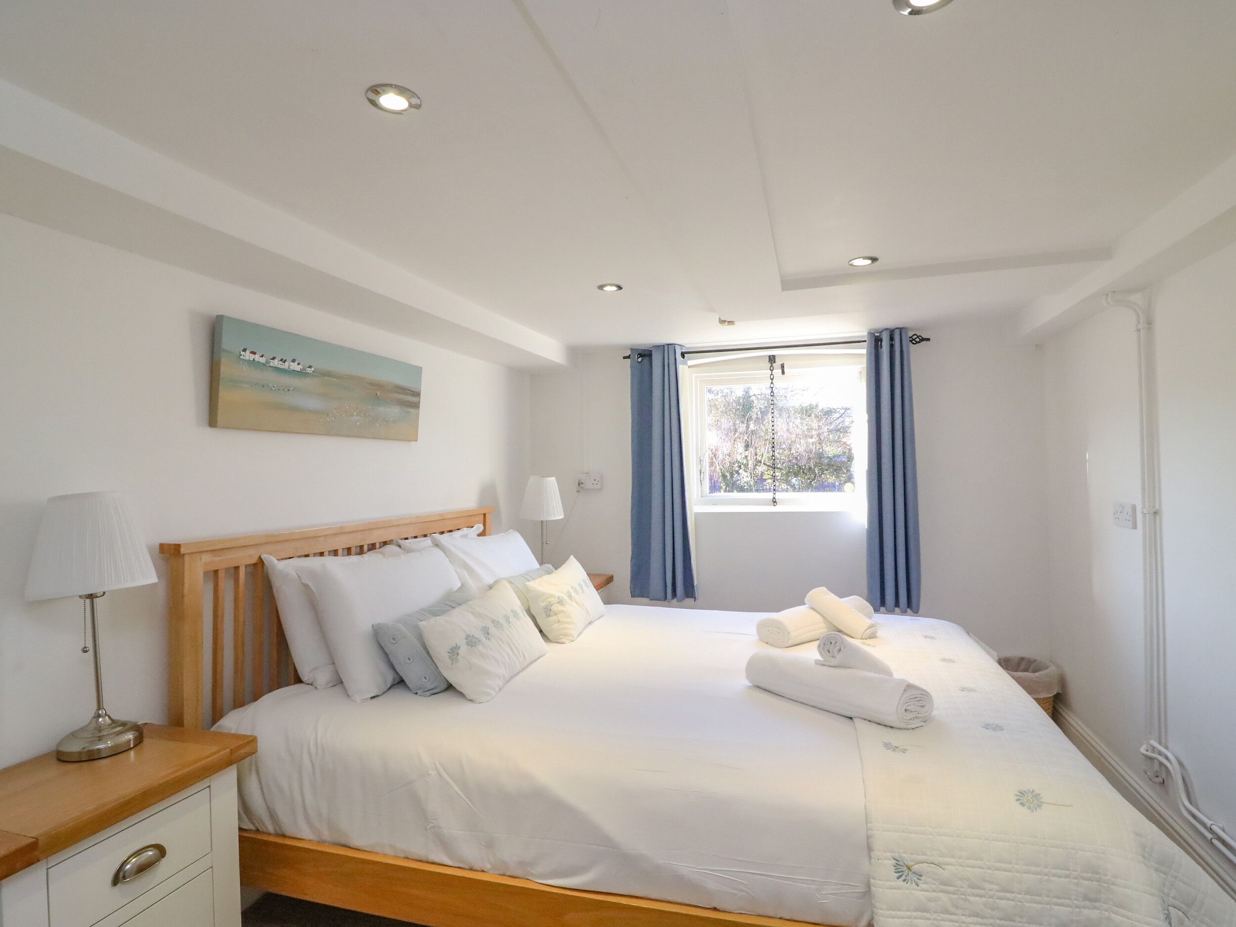 4 habitaciones, decoración personalizada y muebles diferentes 