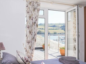 Cottage | 4 bedrooms, individually decorated, individually furnished, free WiFi - Seagulls (Salcombe)