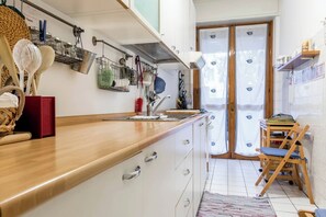 Apartment, 1 Bedroom, Terrace | Private kitchen | Fridge, oven, stovetop, dishwasher