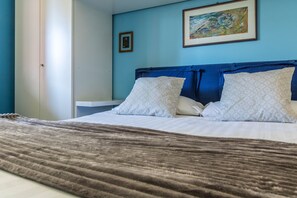1 bedroom, desk, laptop workspace, iron/ironing board - JOIVY Quiet Apt w Terrace in Beautiful Area (Milan)